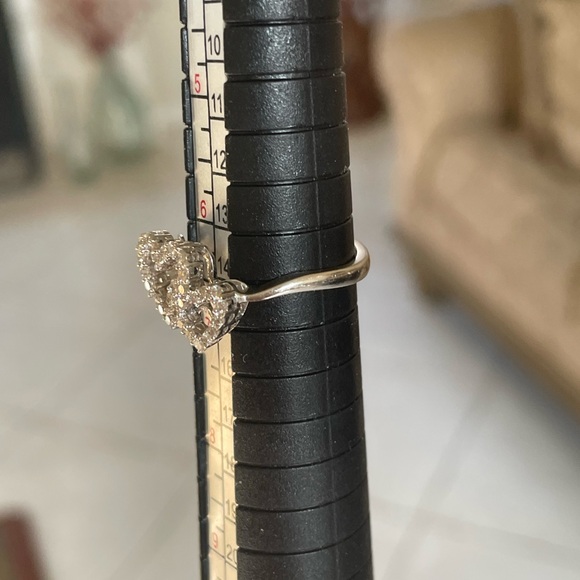 18k 0.30 CTW Diamond Ring - Picture 14 of 14